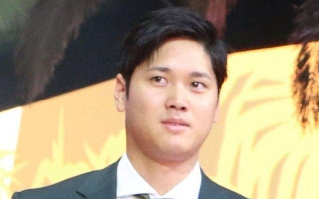 大谷翔平と握手…ド軍同僚が対面して受けた衝撃　「横に立つと自分が子どもみたい」