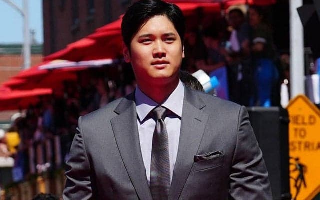 大谷翔平に“超豪華”ド軍入団会見　球団TOP4が集結、大物スターのサプライズ登場も