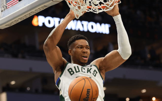 ヤニス・アデトクンボが自己最多64得点の大暴れ…球団新記録とNBA史上5人目の快挙も達成