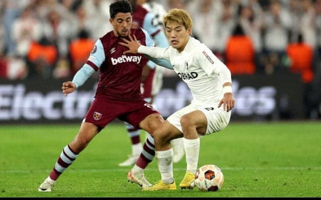 堂安フル出場のフライブルクはウェストハムとの直接対決に敗れて2位通過が決定…【EL日本人選手】