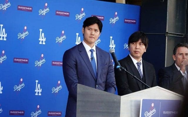 大谷翔平、ドジャース入団会見「とても興奮」　エンゼルスに感謝…ユニ姿披露