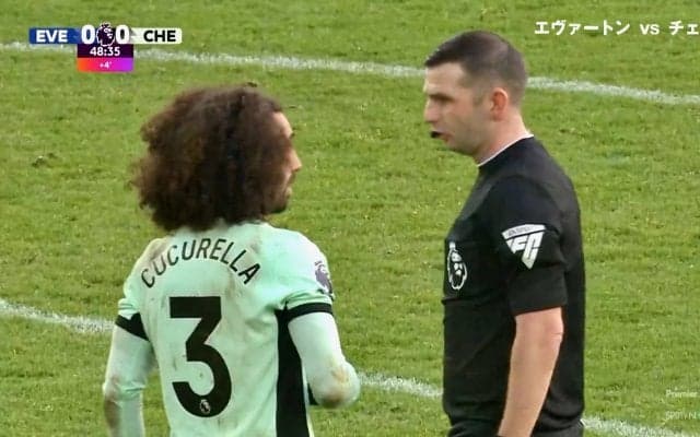 髪引っ張られ事件再び勃発！「やり合ってるw」チェルシーの長髪DFが密着ディフェンス→ヘアスタイル悪用され引き倒される瞬間が話題 「これが僕のスタイル」本人は淡々とコメント