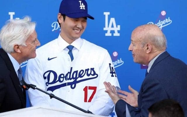「他の選手にも悪い契約」大谷翔平が“我慢した”衝撃の後払いに波紋 米代理人たちから異論噴出「腹立たしく感じる」
