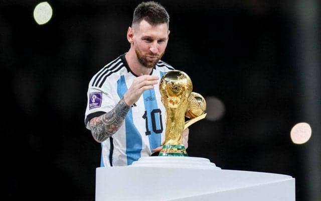 メッシのカタールW杯ユニフォーム6枚セットは約11億円で落札！ マラドーナ超えはならず