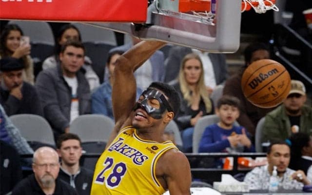 第1Qで42失点のレイカーズ、スパーズに逆転勝利はならず…八村塁は20得点で攻撃をけん引