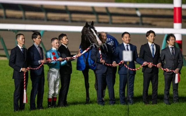 世界最強・イクイノックス引退式が執り行われる…ルメール「フィジカル、メンタルすごかった」