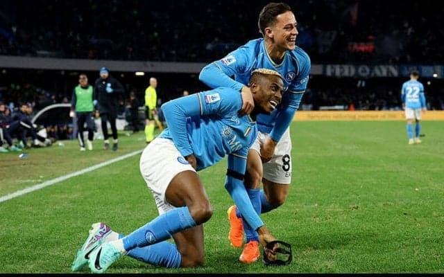 オシムヘン1G1Aのナポリがカリアリを押し切って連敗ストップ【セリエA】