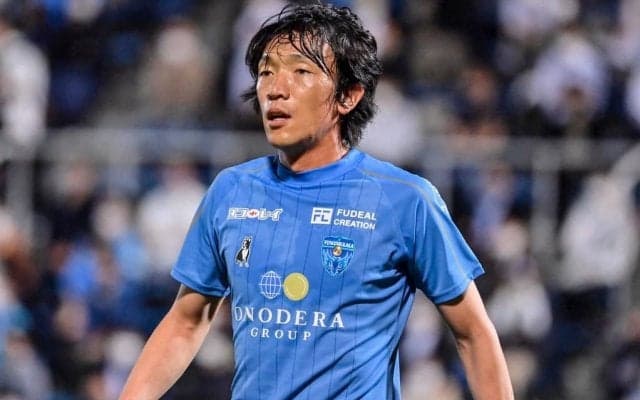 「ギュンギュン曲がる」「軌道がエグい」中村俊輔氏が引退試合前日に川口能活氏とFK対決！ 自由自在のキックに「現役より上手いでしょ笑」「エグすぎるって！」ファンも驚愕