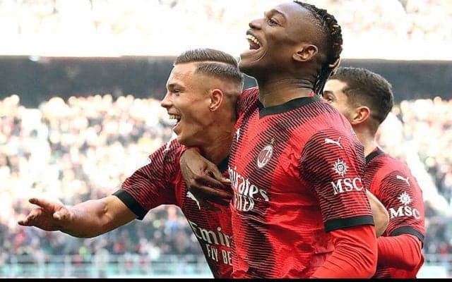 ミランが曲者モンツァに3発快勝！　18歳DFシミッチのデビュー弾にラインデルスが違い生む【セリエA】