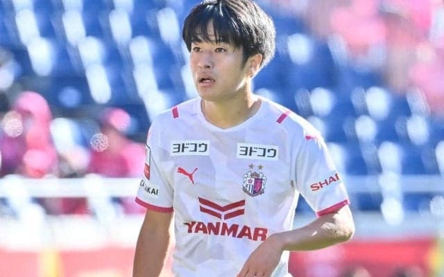 「うっっま」「完璧なアシスト」コヴェントリー坂元達裕のアシスト記録のピンポイントクロスが実に優雅！「クロス良すぎん？」「芸術すぎるからみんな早く見て！」との声