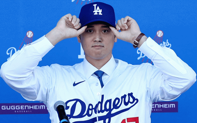 “巨大”な大谷翔平が町中に次々登場　本物と見間違う精巧さ…ド軍ユニで貫禄の存在感