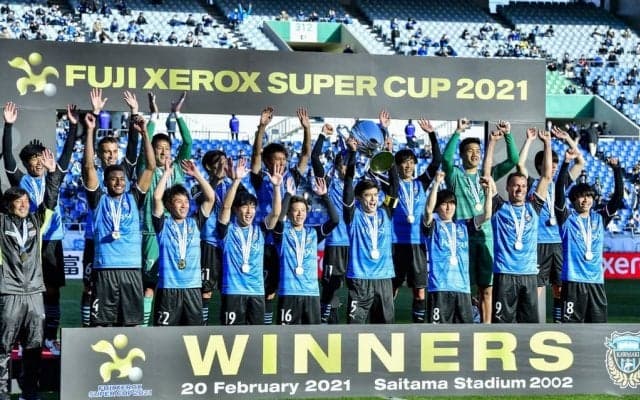 「怪獣がいるー！」元J1川崎の欧州組も参加した「フロンターレ3人組の食事会ショット」に熱い声集まる！「素敵な並び」「めっちゃ最高な３人」の声