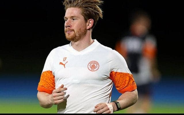 デ・ブライネが待望のチーム練習復帰！　クラブ公式SNSが司令塔帰還を動画で明かす