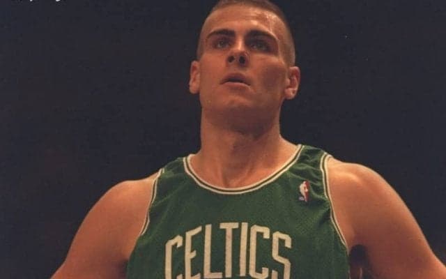 名門ノースカロライナ大出身の元NBA選手、エリック・モントロスが逝去