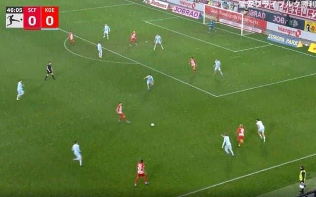 フィールドの魔術師！「上手すぎる」「鬼キープ」 堂安律が相手DF2人を完全に手玉に取った“秒殺テクニック” 巧みなトラップで置き去り→間を通すパスで局面を打開した瞬間