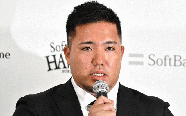 山川の入団会見に漂った緊張感　発表から2時間後…TVカメラ9台＆報道陣約70人集結
