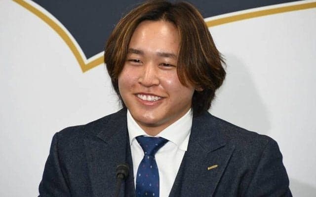 オリ宮城、“由伸超え”1.6億円で更改　米挑戦の先輩にジョーク「残留と言っていた」