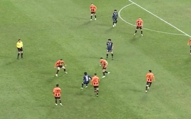 「世界にバレちゃう」“博多のメッシ”が電撃ドリブルでウクライナ王者５人を翻弄した瞬間！「半端ない」「海外行かないの？」などアビスパ紺野和也が脚光