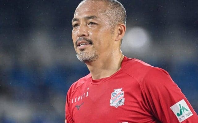 「レジェンドだらけ！」小野伸二が公開した男女の“レジェンド10番”とのツーショットにファン興奮！「まじ最高過ぎます」「ぶちさんとは親交深いのかな？」などの声