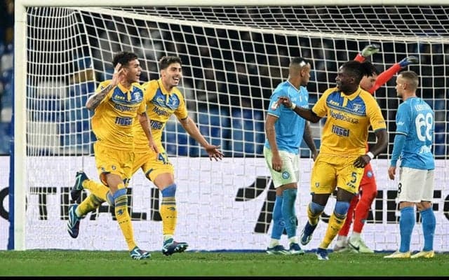 主力ベンチスタートのナポリ、格下フロジノーネに4失点惨敗【コッパ・イタリア】