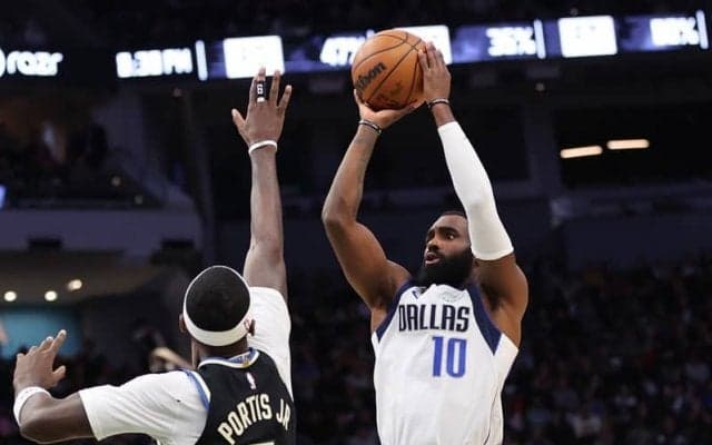 ティム・ハーダウェイJr.が通算3ポイント成功数で殿堂入りした父親の記録を突破