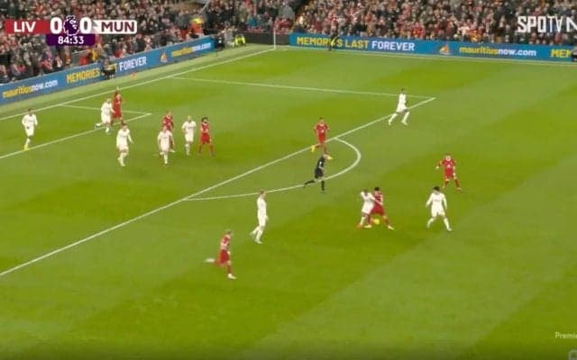 「対人最強」「エグすぎる」リバプール遠藤航が完璧すぎるボール奪取を炸裂した瞬間　相手の動きを読みきって潰す→切り替え0秒のスルーパスで2次攻撃のチェンス演出