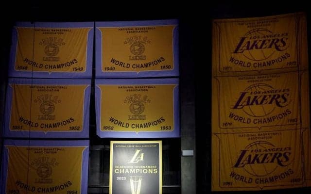 インシーズン・トーナメント初代王者となったレイカーズ…本拠地へ優勝バナーが公開