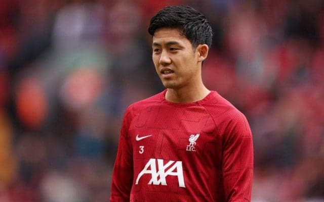 リバプールの選手が小児病院を訪問！遠藤もトナカイ姿で子どもと交流も、意外なオチが話題に「まさかのアーセナル」