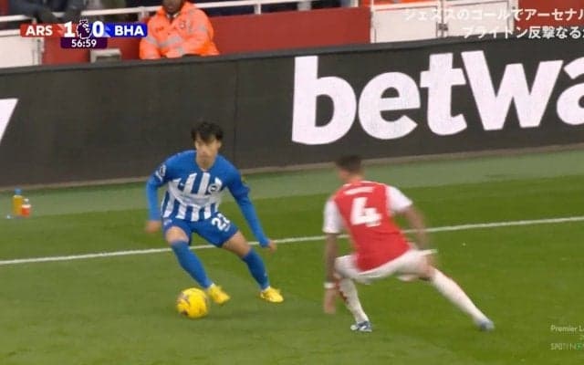 「速すぎだろ」三笘薫、イングランド代表を余裕で振り切る超高速ドリブル炸裂　反則級の加減速で名手2人を翻弄した瞬間「やっぱり三笘なんよ」