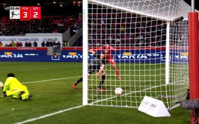 「泣くわ」堂安律も唖然…アディショナルタイムに“決勝オウンゴール”を献上するまさかの展開！ドイツ人SBの爆裂突破がミス誘発「これは可哀想」