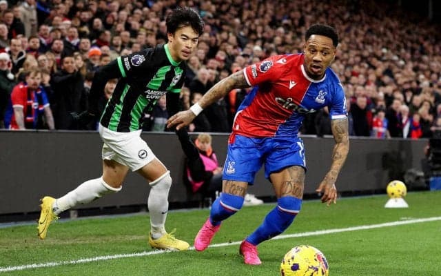 三笘薫が足首負傷、松葉杖姿でスタジアムを後に…指揮官「大きなケガにならないことを願っている」、アジア杯も欠場か