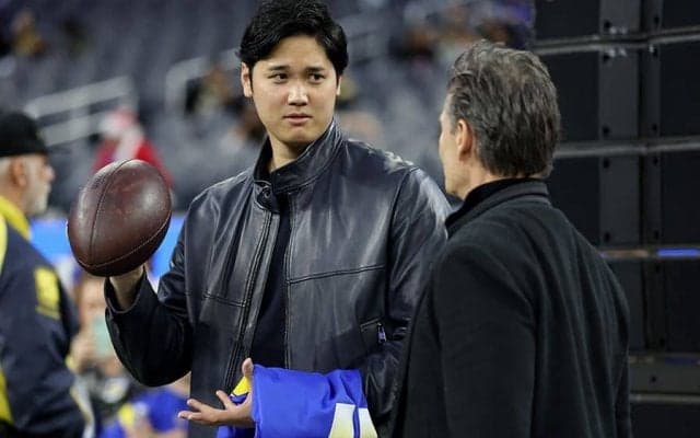 NFL現役選手も大谷翔平に夢中…歩み寄り握手　突如登場で起きた「見たことない光景」