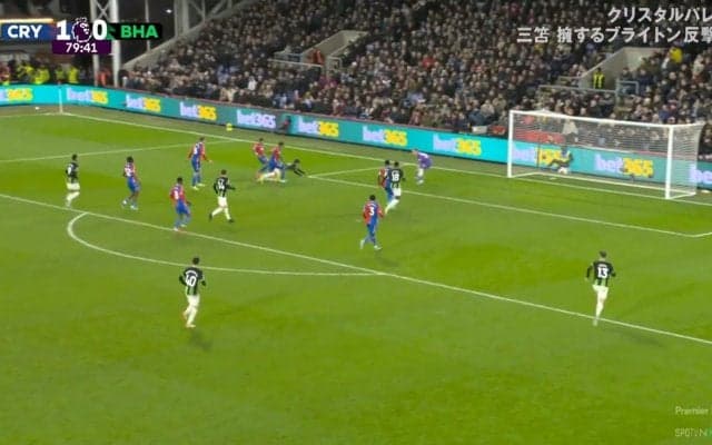 「非常事態だ」三笘薫の松葉杖姿に現地ファンも落胆「予防策であってほしい」「アジアカップを欠場するとなれば…」