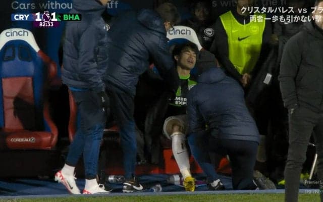 「もう泣きそう」三笘薫の負傷に悲鳴　ドリブルで仕掛けた直後に倒れ込み、ボレーシュート後も痛みを抑える姿…「完全に足やってたよな」