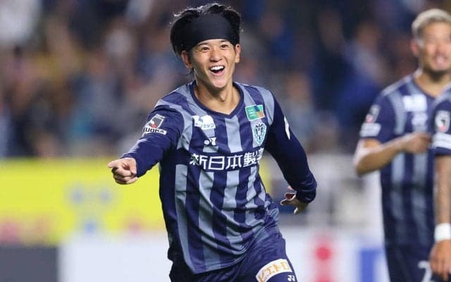 福岡がヒザに全治8カ月の重傷を負ったFW佐藤凌我と契約更新…今季は初のJ1で24試合4得点