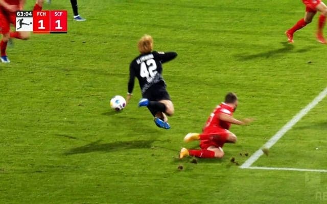 「仕事した！」堂安律、“鬼カットイン未遂”でPK獲得！相手の動きを完全に把握して手玉に取った瞬間「ナイス」「これは堂安のおかげ」