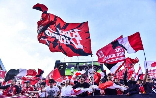 「ワシとしんぞーのツーショットは激アツ」クラブW杯でJ1浦和を激励の元得点王にファン沸騰！「普通にありがたいし、激アツ案件」「スラリとイケオジ」などの声が上がる