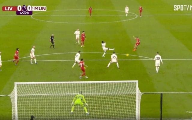 「天才かよ！」「名コンビ」リバプール遠藤航の“新たな相棒”が強烈な超弾丸ミドルシュートを炸裂した瞬間　遠藤が“おとり”→右SBから中盤に上がってきたアレクサンダー＝アーノルドが強烈な一撃