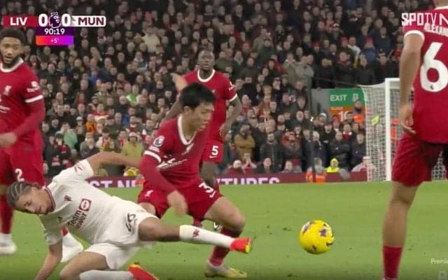 “リアル・モンスター”が潰しまくって大暴れ！「タックルが趣味」「20人もいない」 リバプール遠藤航は激レアな“タックル担当” 指揮官が大絶賛する鬼タックルを炸裂した瞬間