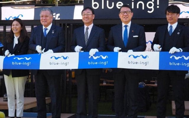 JFAのサッカー文化創造拠点「blue-ing! 」がオープン！田嶋会長、宮本専務理事、澤穂希らがテープカット