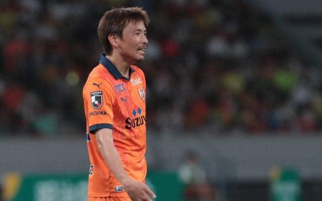 「どっちの大輔さんも大好きです」乾貴士が豪華すぎる3ショットを披露！2人の“大輔”に挟まれ笑顔を見せる