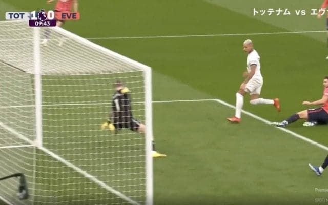 危険な“悪童”が覚醒してしまった！「完璧すぎる」「クロスもパスも最高」 3人が連動した美しすぎるパス回し→技ありゴールが炸裂した瞬間　古巣サポーターをどん底に突き落とすブラジル代表FWの“神ショット”