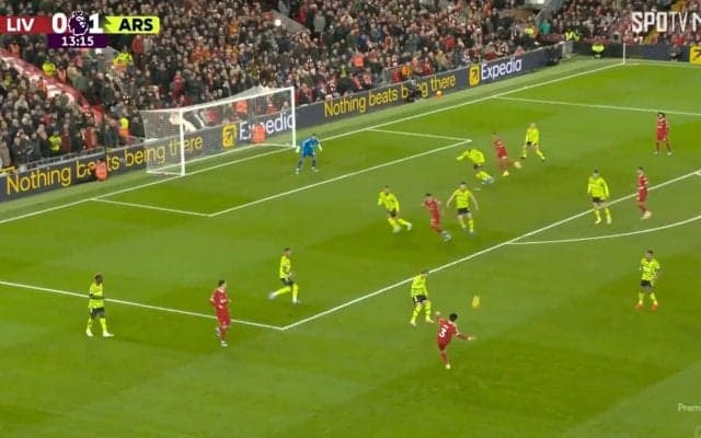 「やばくないかこれ」遠藤航の“クロスボール”がSNSで大盛り上がり！スタジアムが沸いた“1点モノ”のピンポイントクロスに「遠藤良すぎるよ最高だよ」