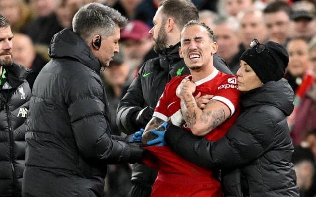 クロップ監督も巻き込まれた事故、転倒したツィミカスは「鎖骨を骨折」、後半後退のルイス・ディアスは「少し痛みがある」