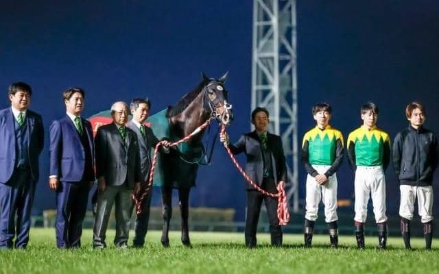 タイトルホルダーがターフに別れ 引退式での関係者7名のコメント