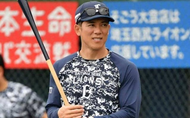 引退から5年…全く衰えぬ48歳が「現役ですか？」　“予告”柵越えは「やっぱスター」