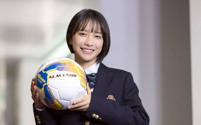 「どこを見ていればいいですか？」藤﨑ゆみあ、全国高校サッカー選手権大会応援マネージャーの初仕事は「不安でいっぱいでした」