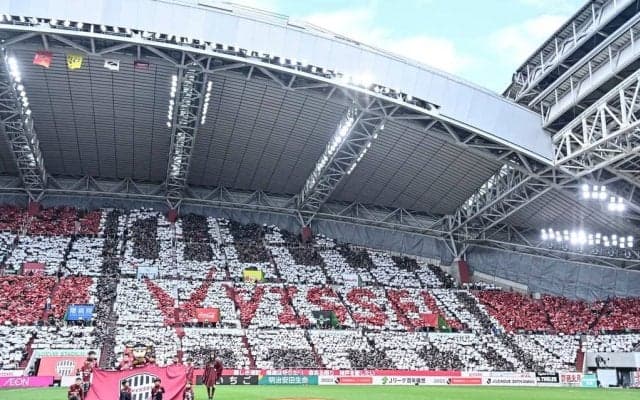「この衣装を着てもイケメンなのは流石」J1神戸のイケメンMFが”クリスマスの象徴”に自ら大胆変身！「反則技www」「何やらせてんの？」などの声が広がる