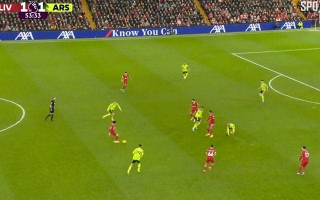 「今日の遠藤は尋常じゃない」首位攻防戦で猛威をふるった遠藤航の“ダイレクトパス”がSNSで話題「ワンタッチパス出しマシーンで猛威」「質が上がった」