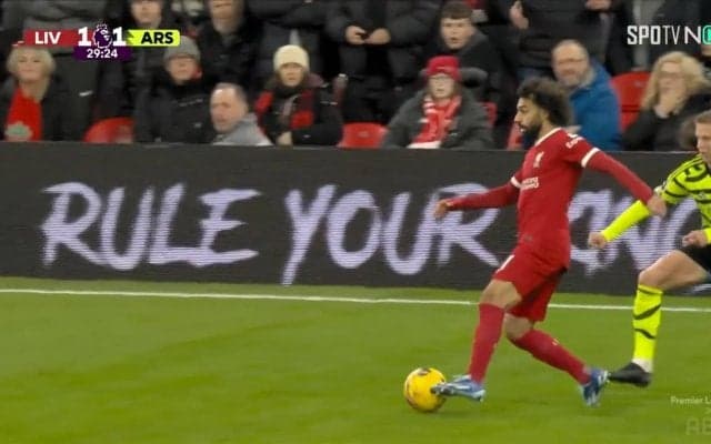 「冨安がいてくれたら」首位攻防戦での失点シーンにファンから冨安復帰待望論も SNSではウクライナ代表DFの“軽い対応”に批判集中「これは流石に...」